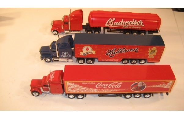 3 x Trucks, u.a. Coca-Cola