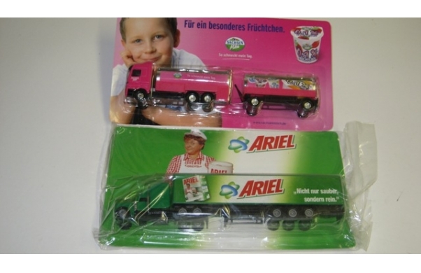 2 x Trucks, ua. Ariel