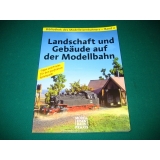 Landschaft und Gebäude auf der Modellbahn