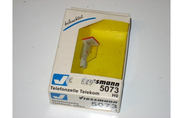 Telefonzelle, beleuchtet