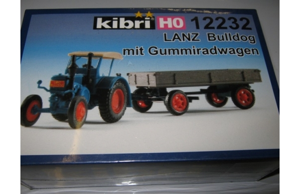 Lanz Bulldog mit Gummiradwagen