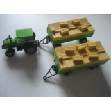 Traktor mit zwei Getreideanhänger
