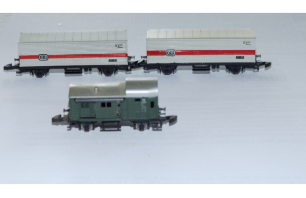 3 x Güterwagen, Container und Schlußwagen