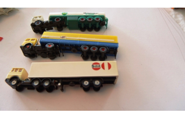 2 x Sattellkw, 1 x Kesselwagen BP
