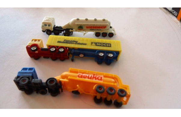 2 x Sikofahrzeuge, 1 x Sattelzug